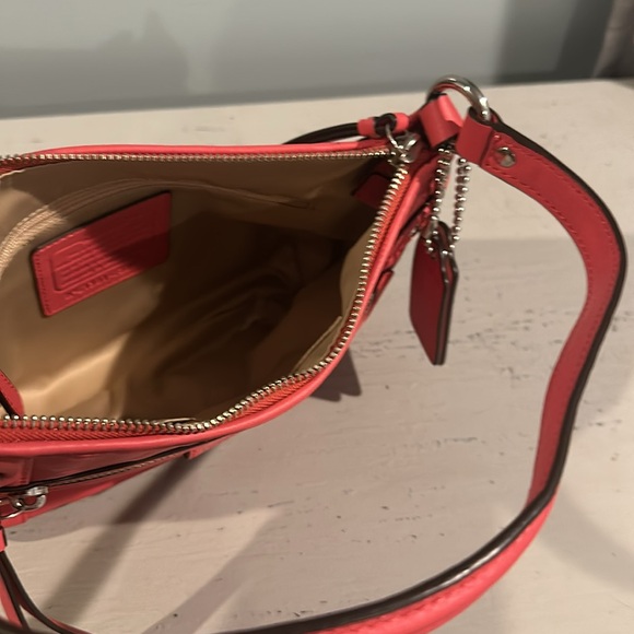 Pink Coach handbag - Picture 4 of 4